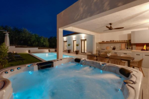NEW Apartment Gironi with Pool, Jacuzzi